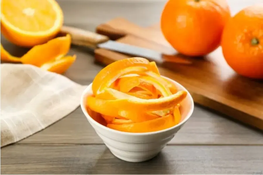 Vỏ cam giàu chất xơ và chứa ít calo
