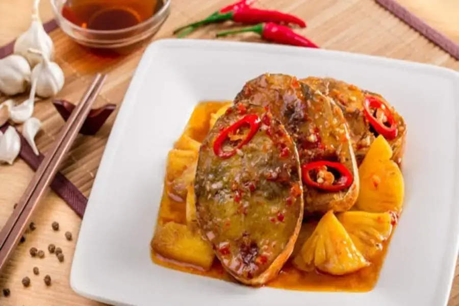 Đậm vị bữa cơm gia đình với món cá hú kho dứa