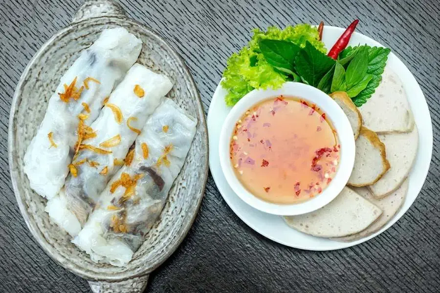 Bánh cuốn chứa nhiều tinh bột từ gạo.