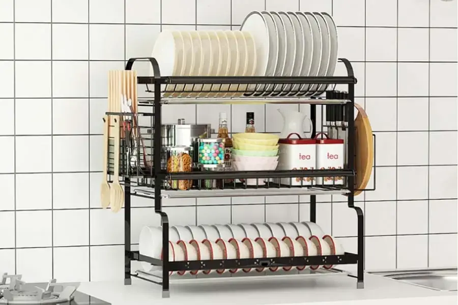 Sắp xếp chén bát theo từng loại vừa gọn gàng vừa nhanh ráo nước (nguồn: lazada.com)