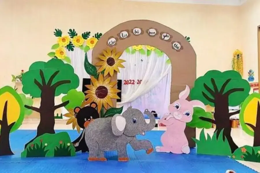 Trang trí góc truyện mầm non với đề tài con vật