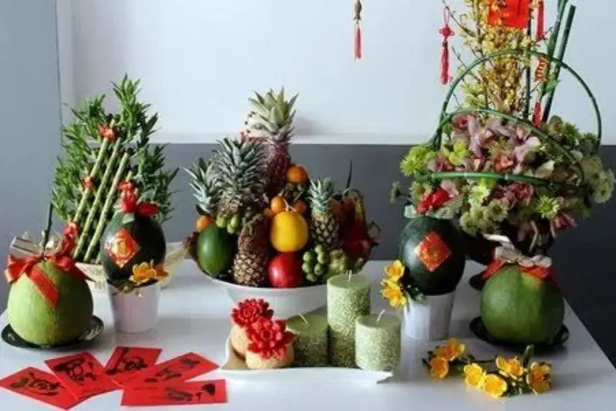 Nếu bạn có không gian phòng khách hoặc bàn trang trí rộng thì có thể tham khảo mẫu cách chưng trái cây này.