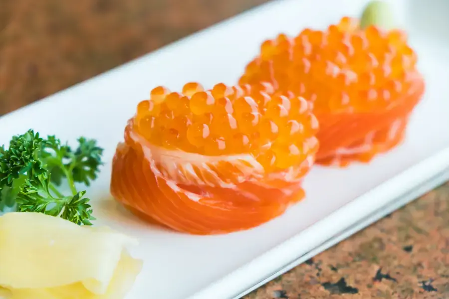 Phần cá hồi bao quang trứng nhìn đẹp mắt