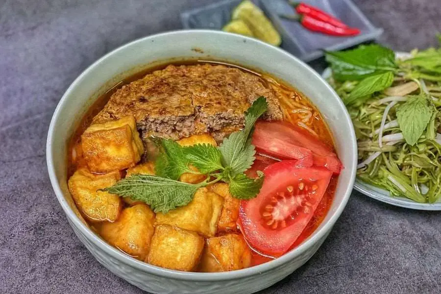 Nên ăn loại bún riêu ít béo, ít đường để tránh gây béo phì.