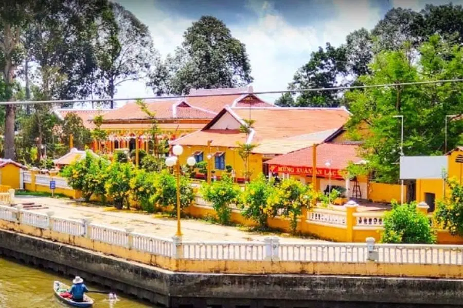 Bạn có thể đến chùa Nam Nhã để cầu nguyện và chiêm ngưỡng cảnh đẹp bình yên vào dịp Noel.