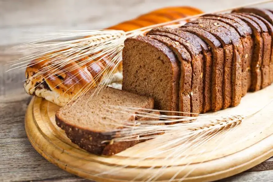 Sử dụng bánh mì đen thay bánh mì thường