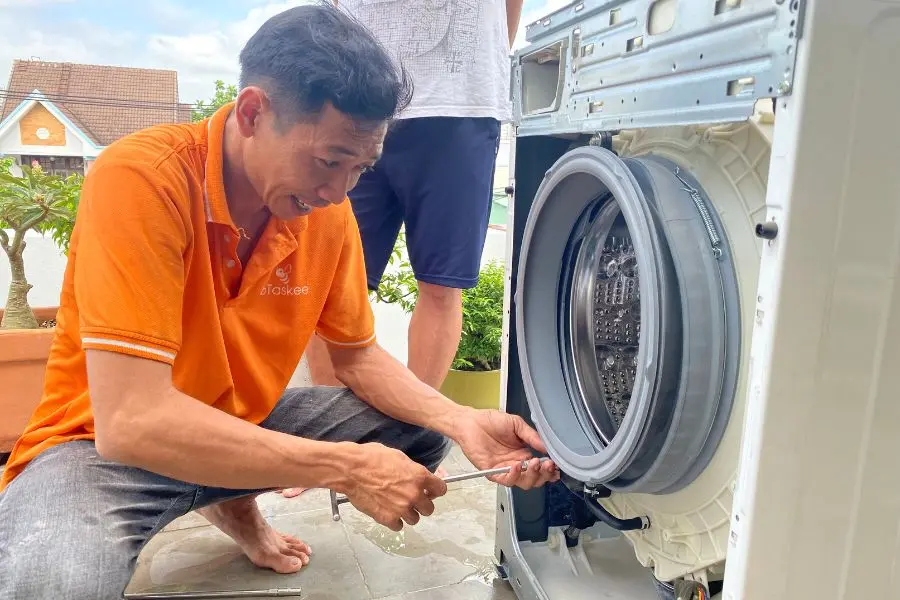 Nếu không thể tự khắc phục hãy nhanh chóng liên hệ đến trung tâm sửa chữa và bảo hành để tiết kiệm thời gian.