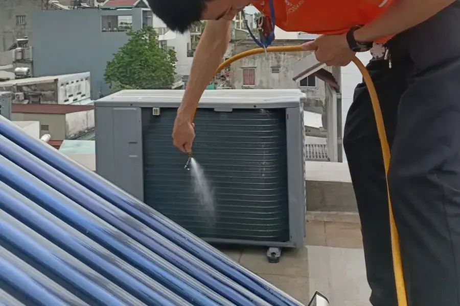 Loại bỏ bụi bẩn bám sâu bên trong.