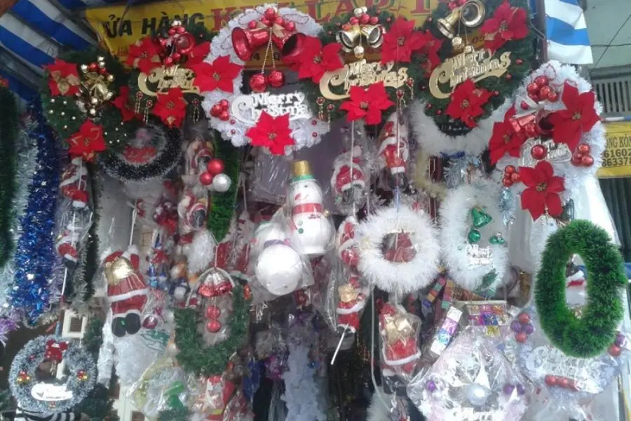 Vòng nguyệt quế ở cửa hàng Kim Lập được làm handmade tại nơi với giá rẻ bất ngờ