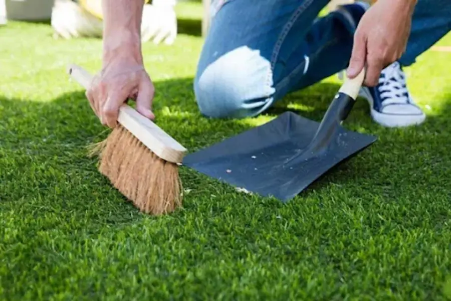 Vệ sinh thảm cỏ nhân tạo