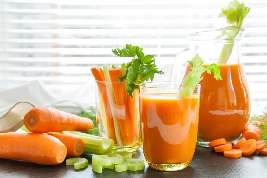 Công thức nước cần tây cùng cà rốt thanh mát, bổ dưỡng