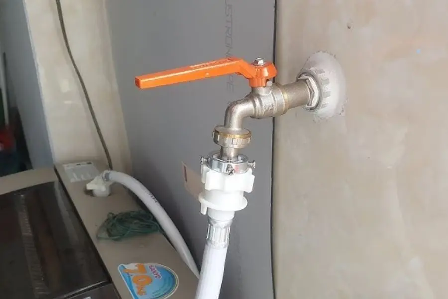 Máy giặt Sanyo gặp lỗi E1 do nguồn cấp nước yếu.