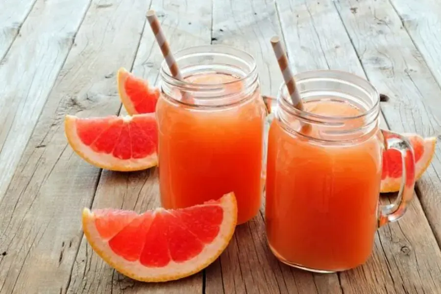 Nước ép bưởi thanh mát, giúp giải nhiệt, giảm cân hiệu quả.