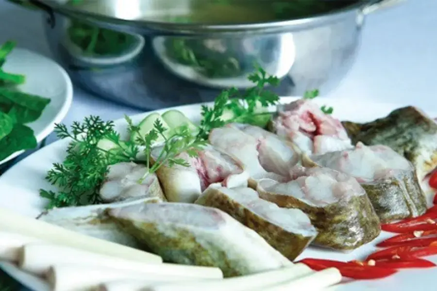 Cá chình nấu lẩu thơm ngon, đầy dinh dưỡng cho gia đình.