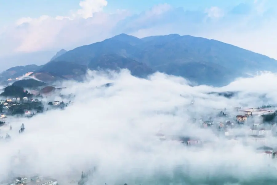 SaPa sương mờ bao phủ.