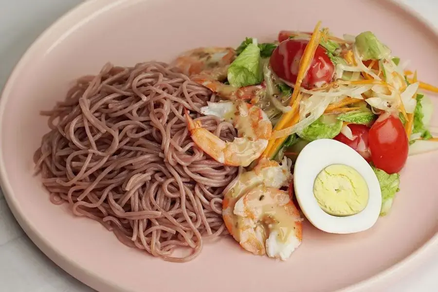 Bún gạo lứt giàu dinh dưỡng và lượng calo cao hơn các loại bún khác nhưng sẽ không gây tăng cân nếu bạn sử dụng đúng cách.