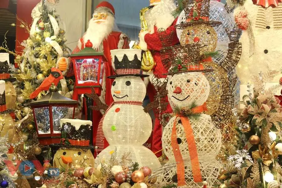 Phố Hàng Mã rực rỡ và lung linh mùa Noel.