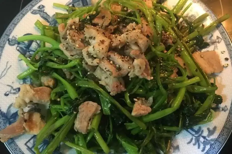 Một món ăn thơm ngon, đơn giản kết hợp giữa rau muống và thịt lợn