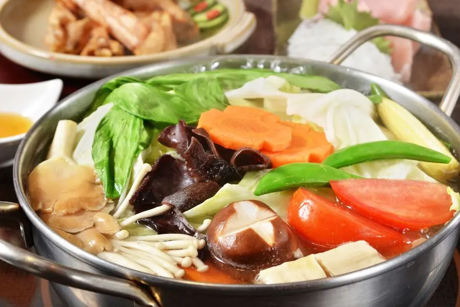 Nồi lẩu rau nấm thanh đạm, giải ngán rất phù hợp cho những ngày Tết.