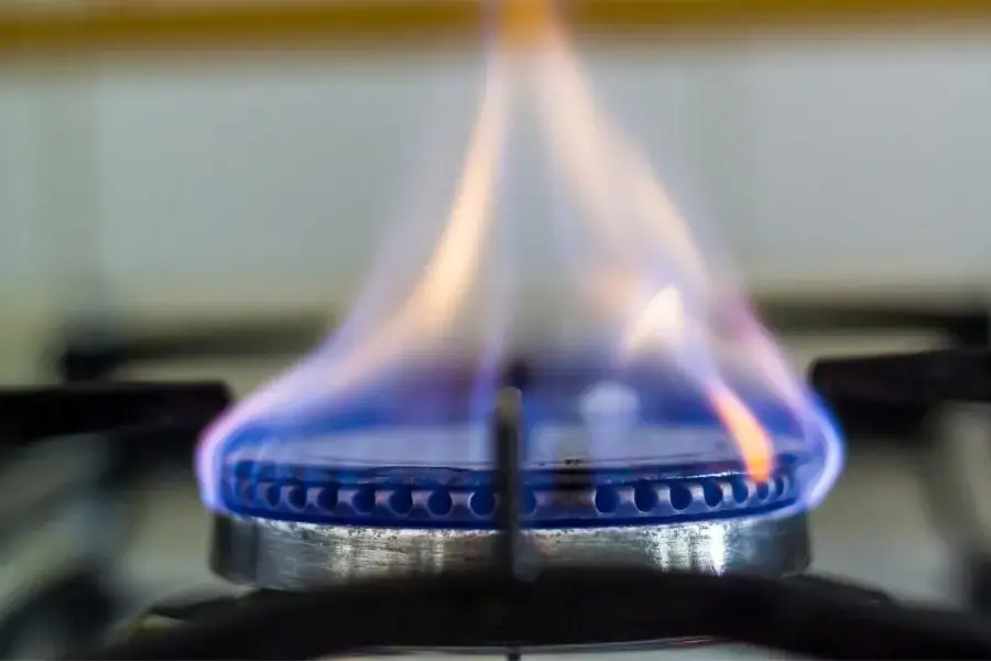 Gas đốt không hết khiến lửa bị đỏ