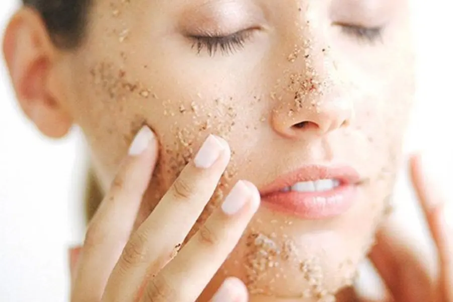 Muối còn có công dụng làm nguyên liệu tẩy tế bào chết.