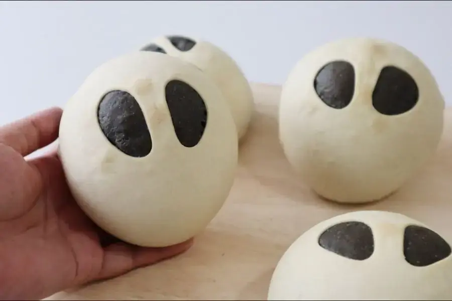 Bánh mì người ngoài hành tinh hấp dẫn cho bữa tiệc halloween.