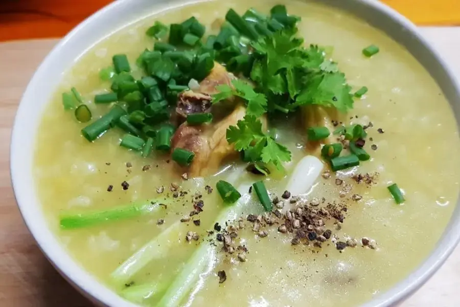Cháo gà đậu xanh thơm ngon, tròn vị cho ngày hè bớt căng thẳng, mệt mỏi