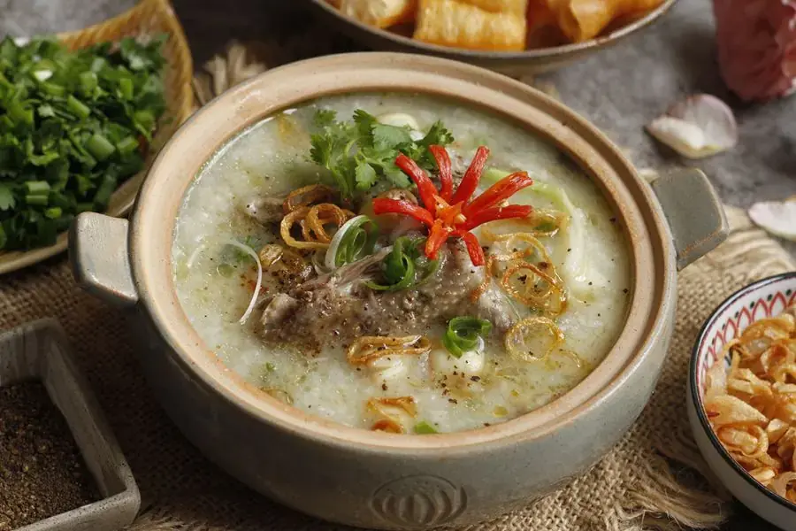 Cháo bồ câu nấu với đậu xanh dinh dưỡng