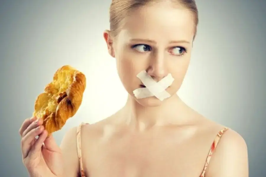 ’Nói không’ với đồ ăn chiên rán, nhiều dầu mỏ gây tích tụ chất béo.