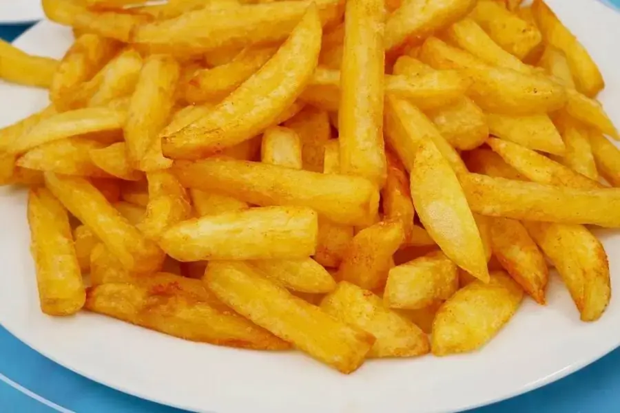 Khoai tây là một loại thực phẩm giàu chất xơ, năng lượng, tinh bột, protein, calo, vitamin c và kali.