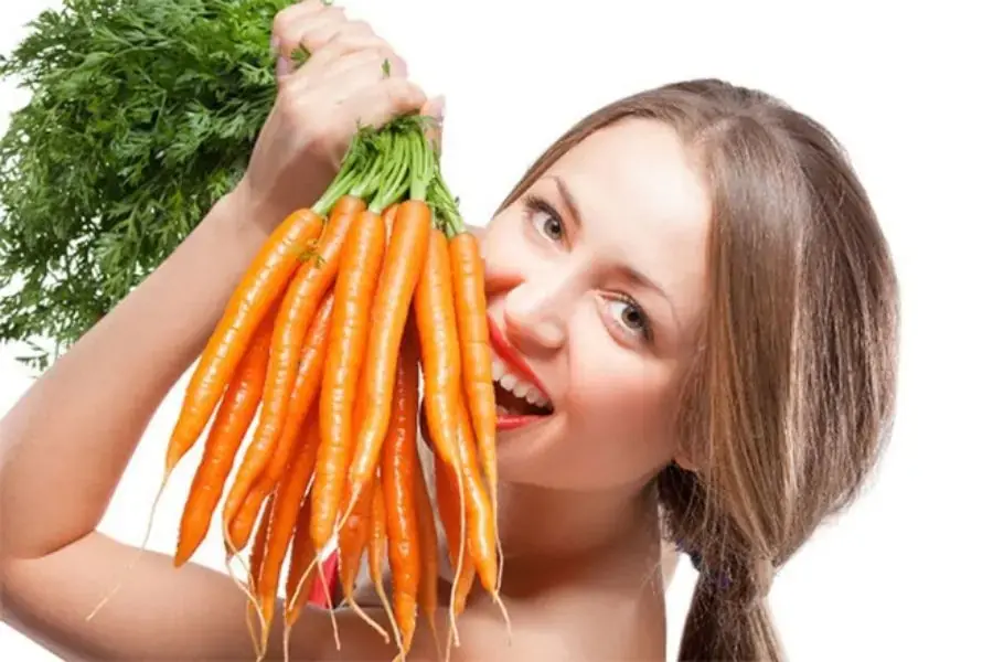 Vitamin C và chất chống oxy hóa giúp bảo vệ da khỏi tác động của ánh sáng mặt trời.