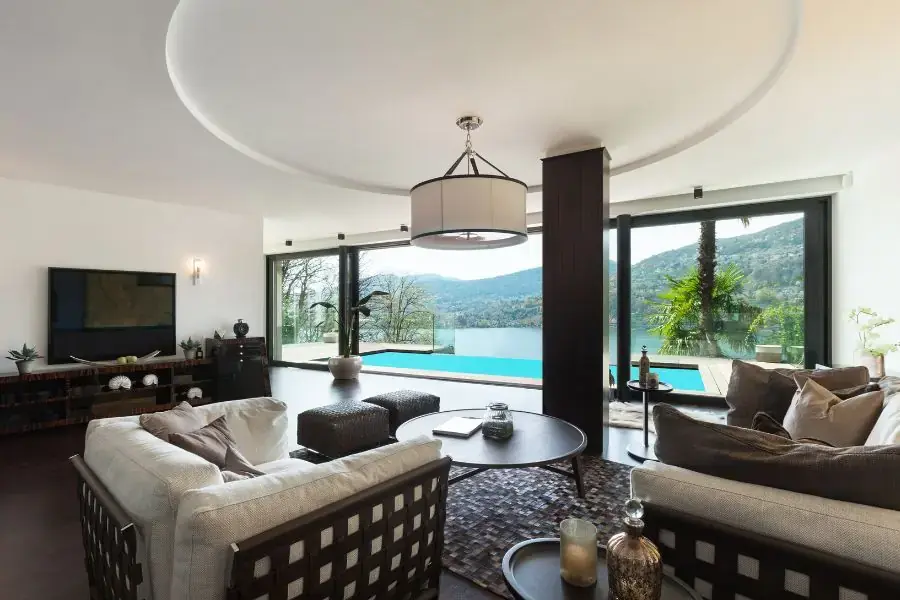 Không gian phòng khách không nhiều chi tiết nhưng rất ấn tượng
