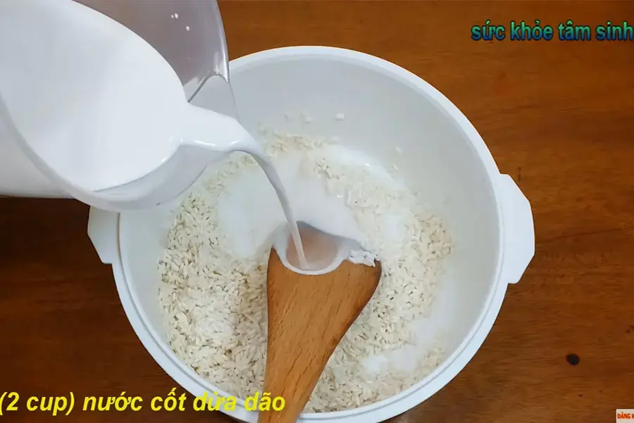 Ngâm nếp với nước cốt dừa