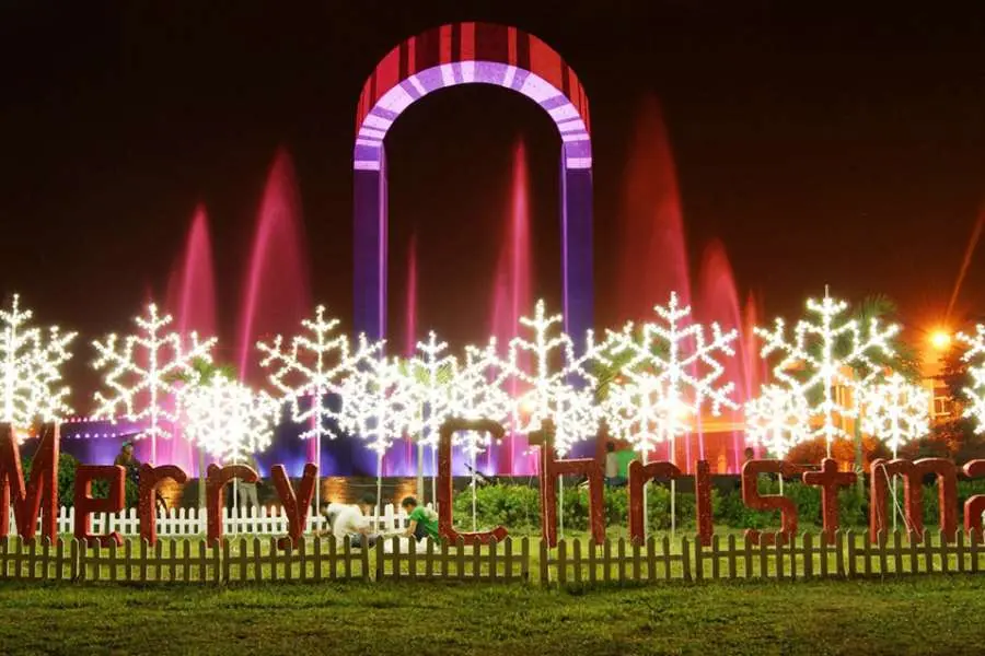 Công viên thành phố mới là địa điểm check in Noel lý tưởng dành cho những người muốn tận hưởng không khí trong lành và ấm cúng.