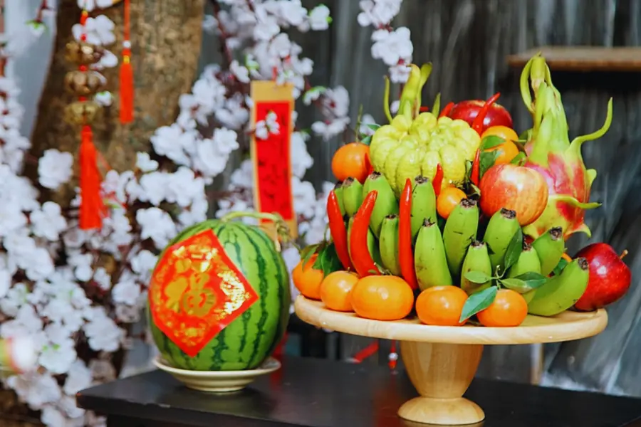 Mâm trái cây đầy đủ sắc màu, ý nghĩa trong ngày Tết Nguyên Đán.