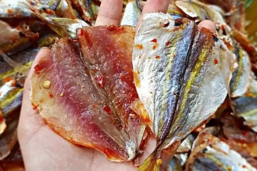 Chọn khô cá chỉ vàng có độ dai và thịt trong