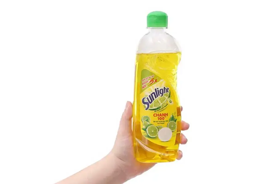Nước rửa chén Sunlight cũng là nguyên liệu rửa ly mang lại kết quả tốt (Nguồn: VietMark)