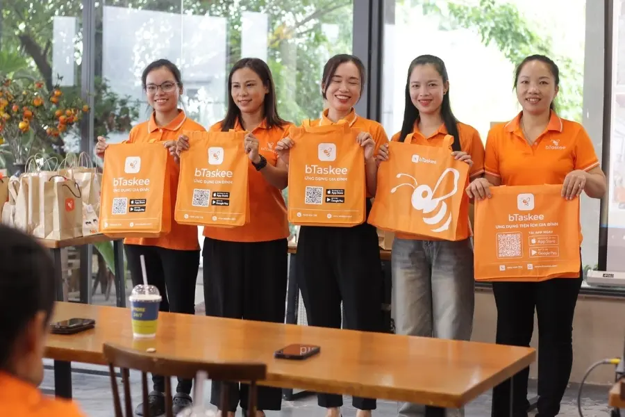 Các chị Ong Thợ Đà Nẵng xuất sắc 2025 rạng rỡ cùng phần thưởng xứng đáng của mình.