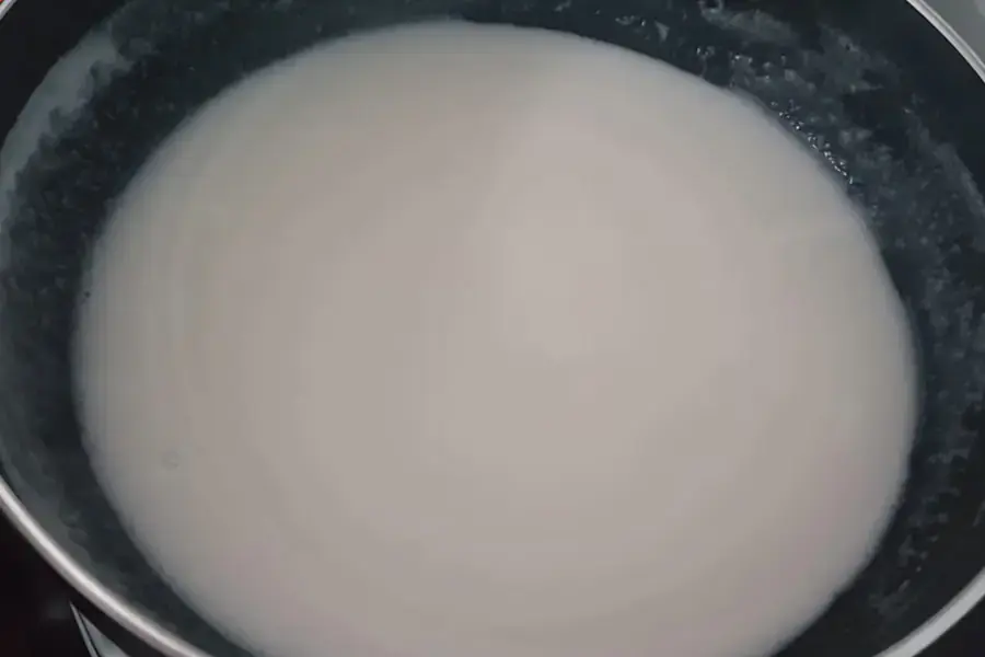 Nấu nước cốt dừa