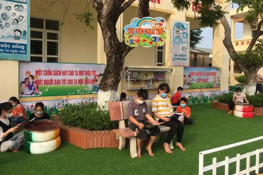 Mẫu trang trí góc thư viện ngoài trời
