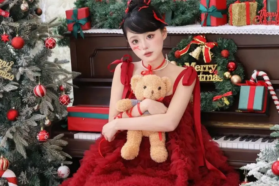 Kết hợp cùng layout makeup dễ thương.