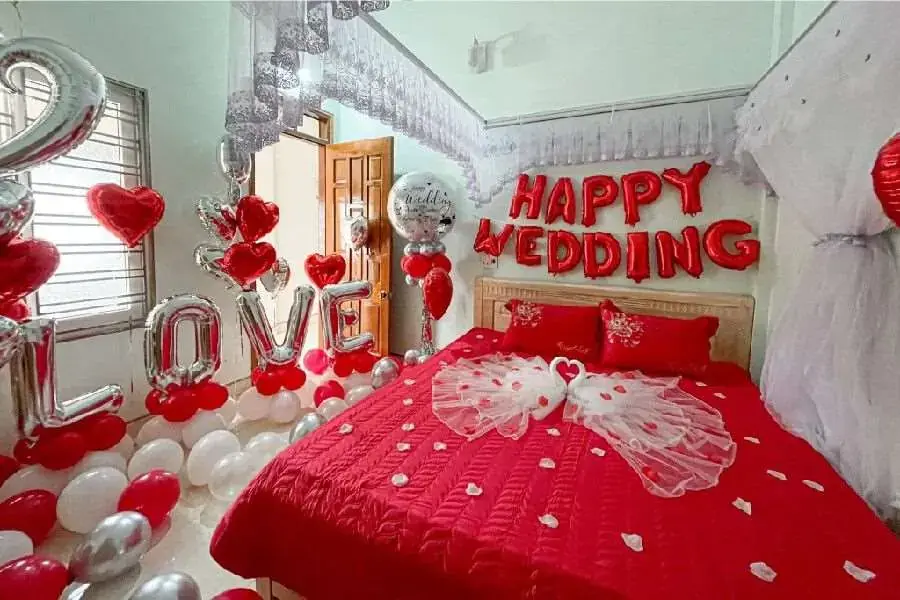 Lưu ý theo phong thủy, không nên đặt chân giường đối diện với cửa ra vào