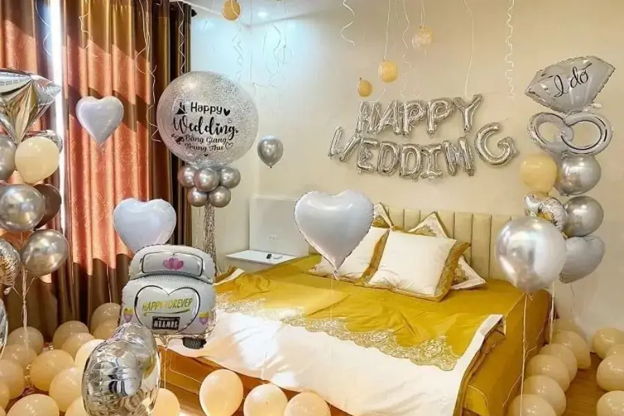 Mẫu trang trí cho phòng cưới với bóng bay tông trắng hiện đại, tinh tế