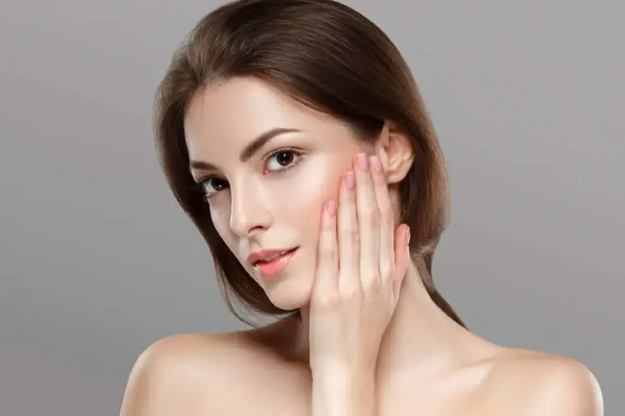 Tinh dầu sả có thể cải thiện tình trạng da, đặc biệt là giúp giảm mụn hiệu quả (Hình ảnh: ELLE)