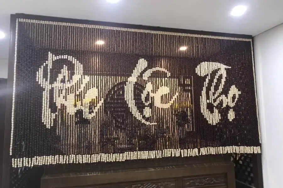 Chọn rèm cửa phòng thờ có màu sắc trầm 