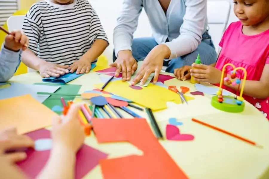 Hình ảnh cắt dán kích thích sự sáng tạo của trẻ