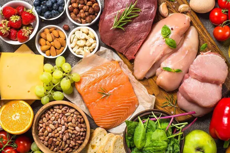 Bạn nên cân đối các nhóm thực phẩm trong thực đơn low carb, đảm bảo đầy đủ dinh dưỡng