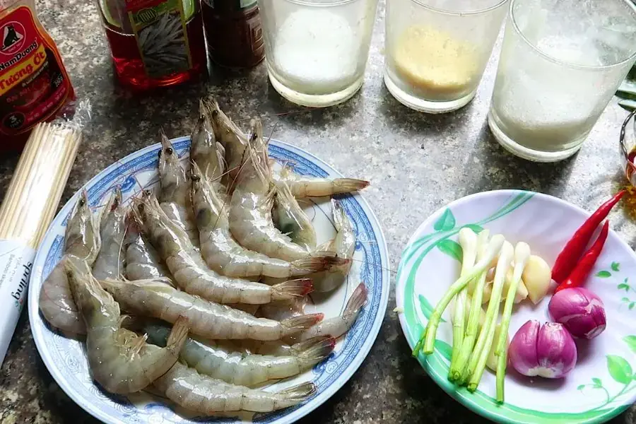 Hãy lựa chọn tôm sú tươi để còn nguyên vị ngọt của thịt