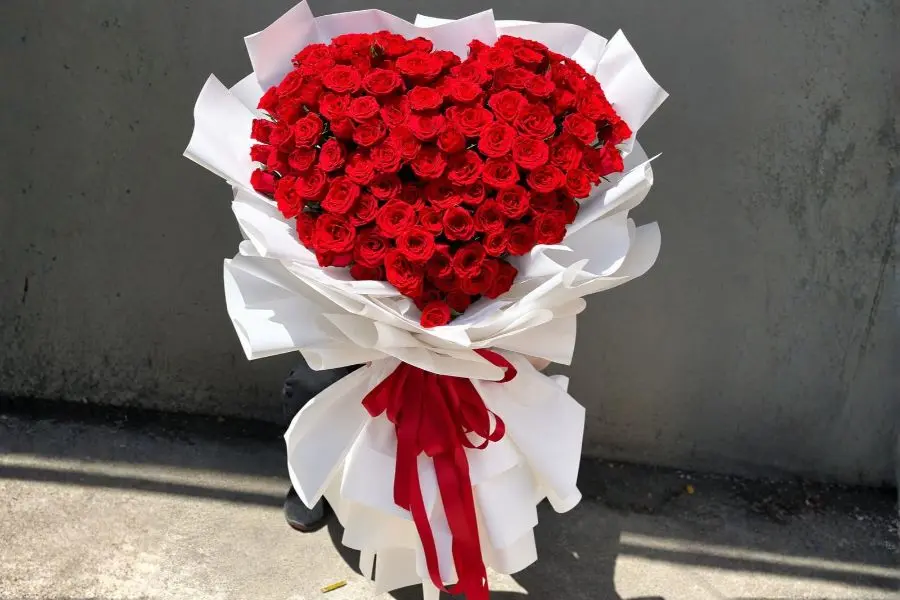 Mẫu bó hoa dáng trái tim