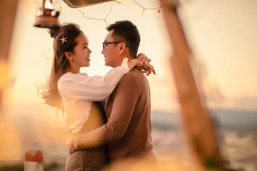 Thể hiện sự yêu thương, chiều chuộng vợ là một món quà tặng thiết thực, ý nghĩa.
